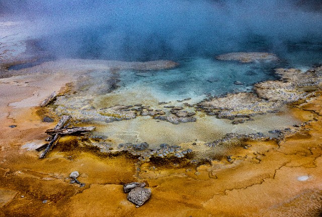 Solitary Geyser 18-3154.jpg